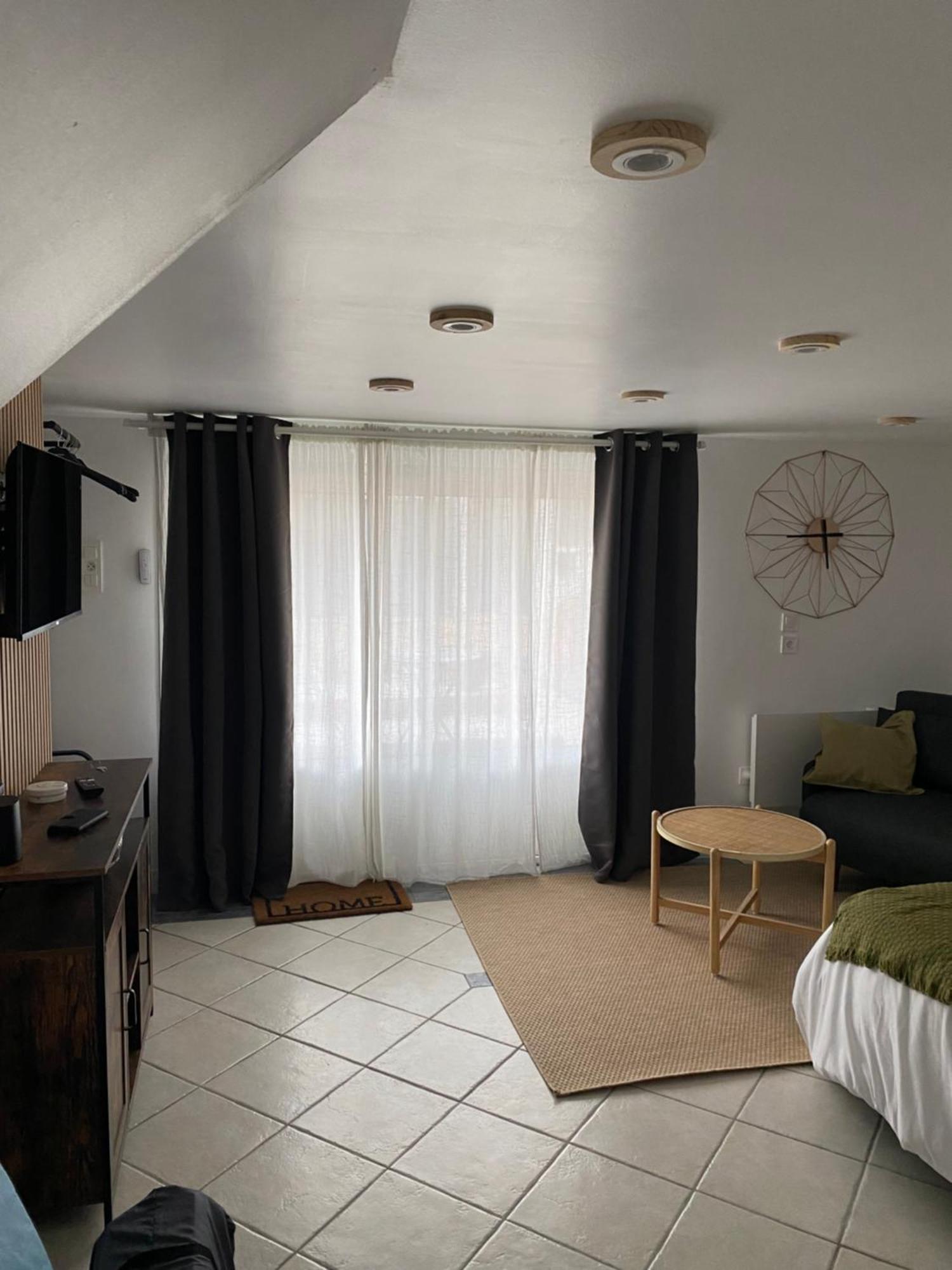 Appart Studio Rdc De Maison Avec Exterieur Proche Reims Тинкё Номер фото